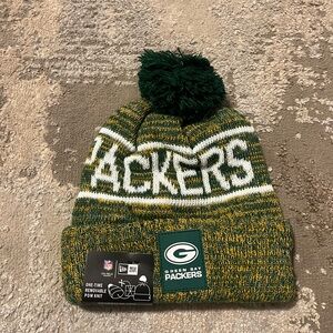 New Era Green and Yellow Packers Sideline Collection Pom Beanie 2025